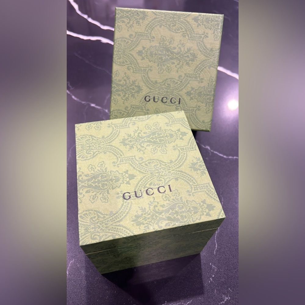 New Green & Red Gucci Watch - Picture 8 of 9